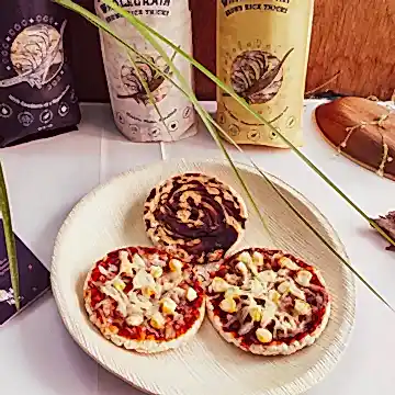 9" (23 cm) Shallow Round Palm Leaf Disposable Party Plates - Eco Leaf Products