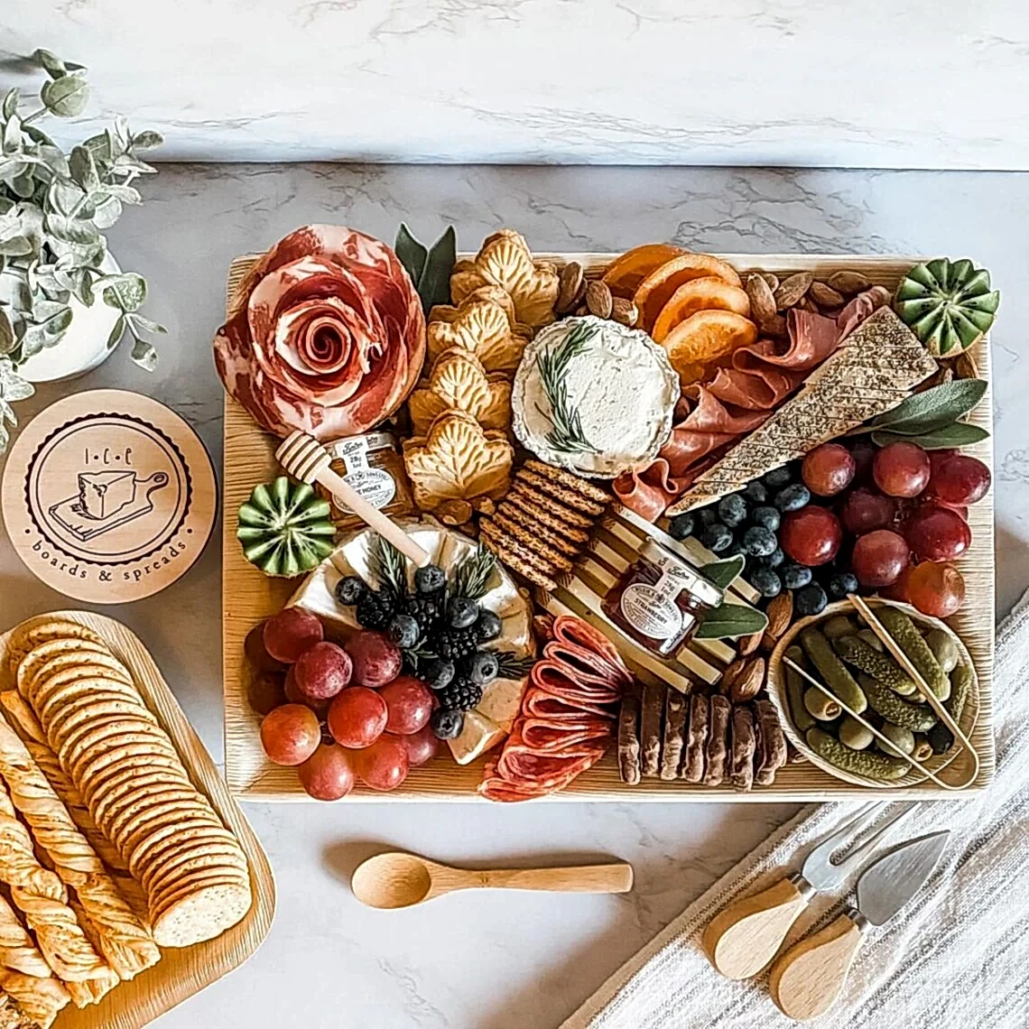 Large Rectangle Palm Leaf Disposable Wooden Platter -  14" x 10" - Eco Leaf Products