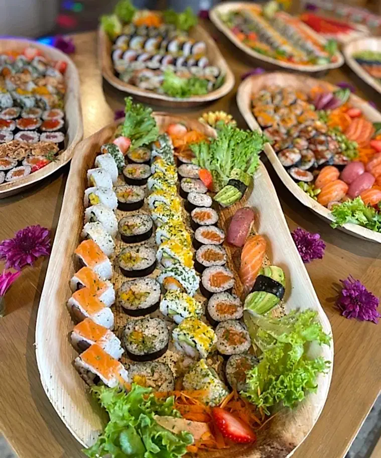 Extra Large 22" x 12" Oval Disposable Palm Leaf Wooden Platter Tray - Eco Leaf Products