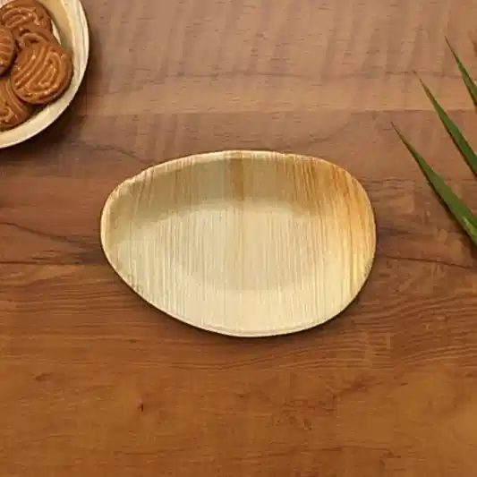 Oval Medium Palm Leaf Plates - 8" / 20 cm - Eco Leaf Products
